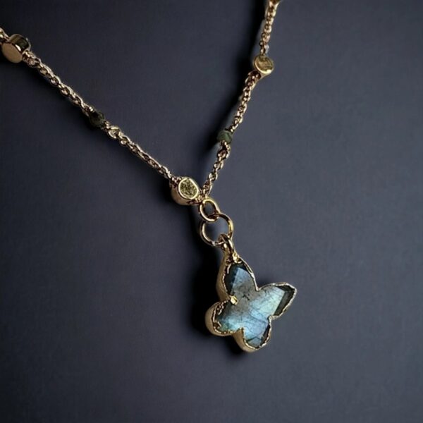 Collier labradorite et chaîne en turquoise africaine plaqué or