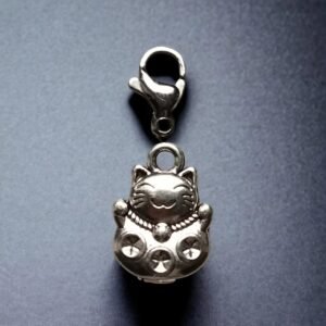 Charms chat maneki neko - argenté